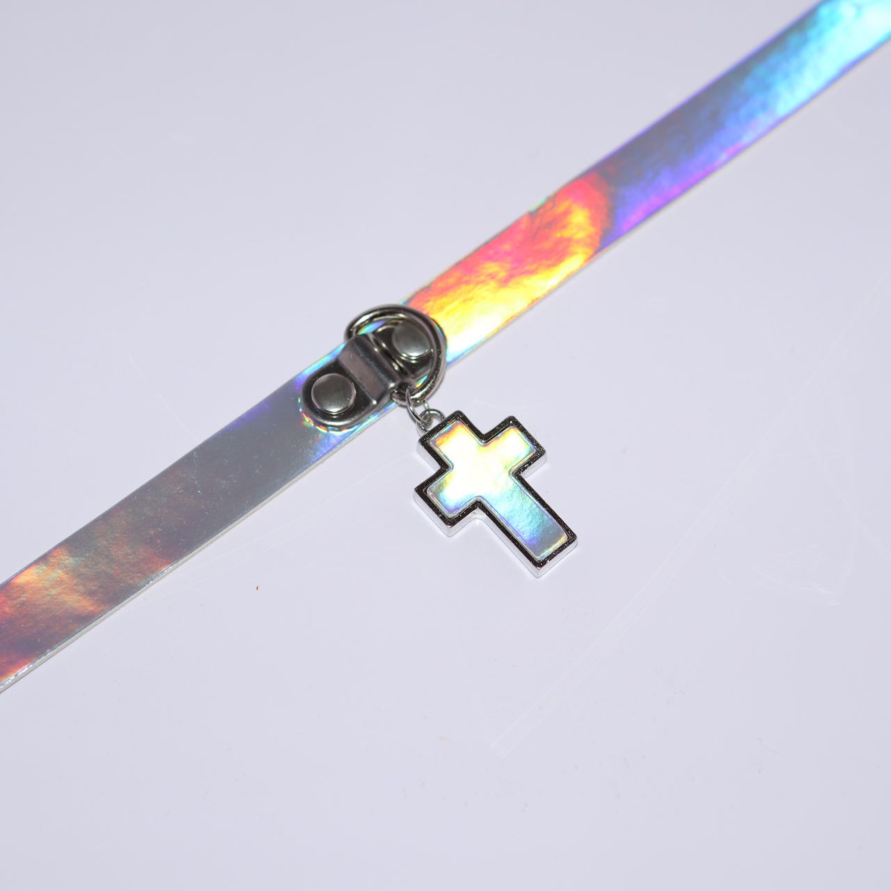 Laser Choker with a Cross