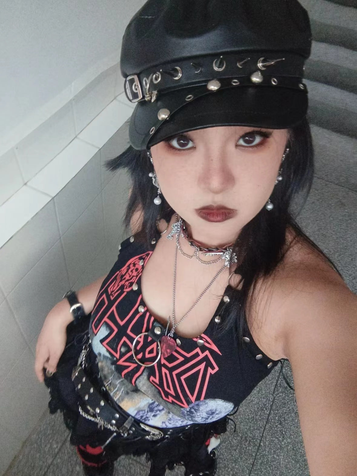 dark studded leather berets, y2k subcultures, punk girls, painter hats, casual and versatile hats, street style